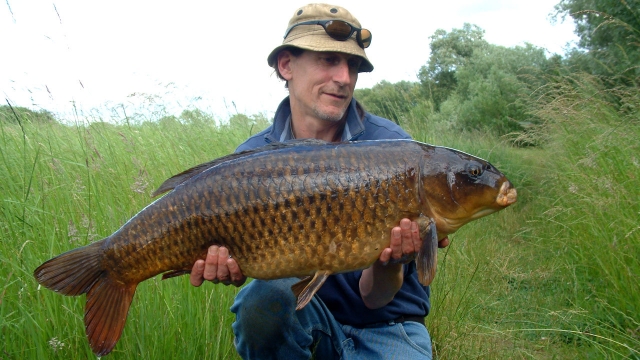 I well remember catching this one, my mate Kev mills took the pictures. Caught from within a few feet off the north bank over a bed of hemp it tore off up the margin on the take. Amazing power!