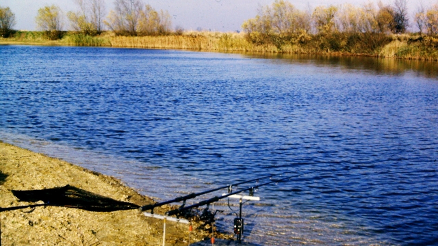 Brackhill lake earith 1985 with home made alarms and bobbins/needles