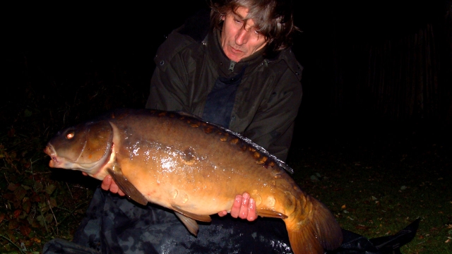 Chunky hard fighting 22lb+ mirror november 2006
