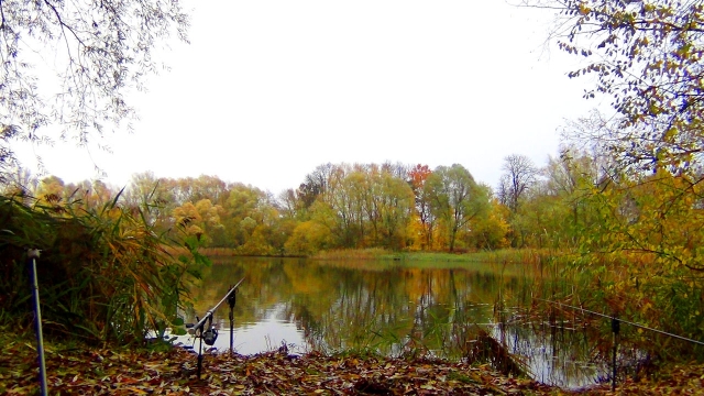 Late autumn on lake 7
