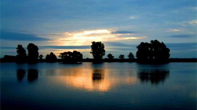 Sunrise over worlick lake