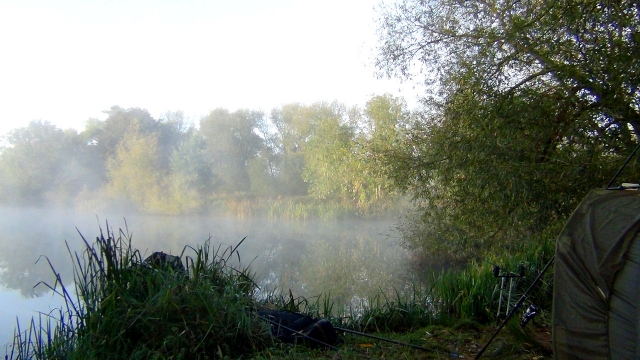 Autumn dawn on redhouse